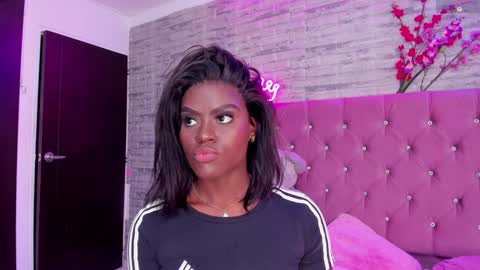 Snapshot of isabellabroms21 chatting on February 26, 12:52 am v online show from February 26, 12:52 am