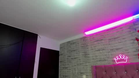 Snapshot of isabellabroms21 chatting on February 26, 8:36 pm v online show from February 26, 8:36 pm