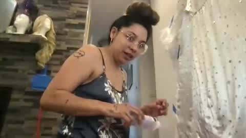 isabellaelizabeth online show from April 12, 7:51 pm