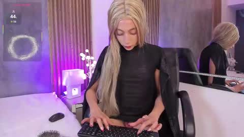 Isabella online show from January 12, 5:25 am