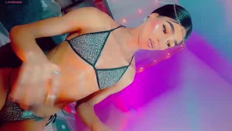 isabellagirs online show from January 16, 9:07 am