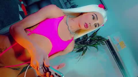 isabellagirs online show from May 13, 4:22 am