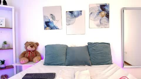 Isabella  online show from April 10, 2:44 pm