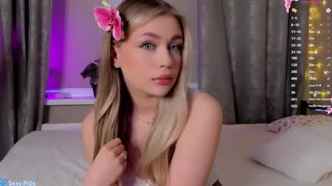 Hi Im Bella online show from October 12, 11:14 am