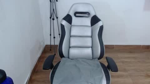 Isa online show from April 6, 7:59 pm