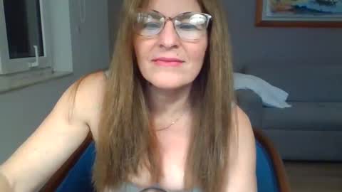 isabella online show from April 19, 2:56 am