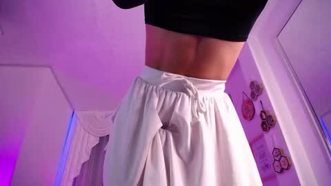 Isabelle Daza online show from March 9, 12:43 pm