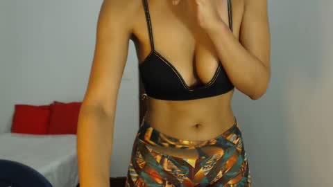 Snapshot of isabellla_grenz chatting on December 7, 8:38 am Isabella online show from December 7, 8:38 am