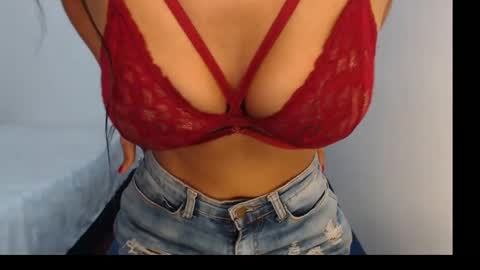 Snapshot of isabellla_grenz chatting on December 23, 6:11 am Isabella online show from December 23, 6:11 am