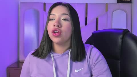 isabellrodriguez18 online show from April 6, 5:19 am