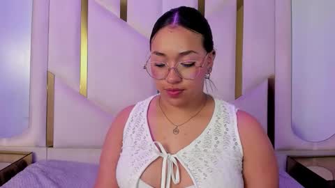 isabellrodriguez18 online show from March 26, 8:41 am