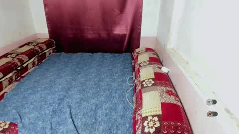 isla_flame_ online show from August 7, 10:02 am