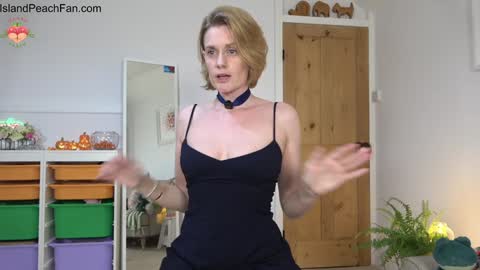 Lou  Peaches online show from October 10, 7:08 pm