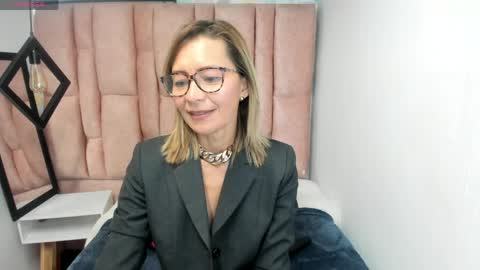 ISSA MILF online show from April 30, 5:40 pm