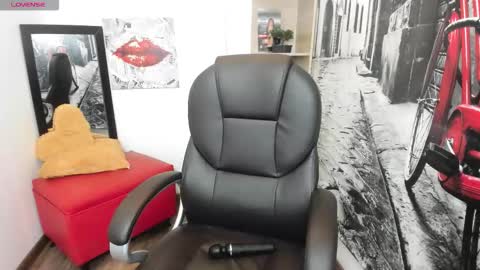 Issa  online show from October 28, 4:41 pm