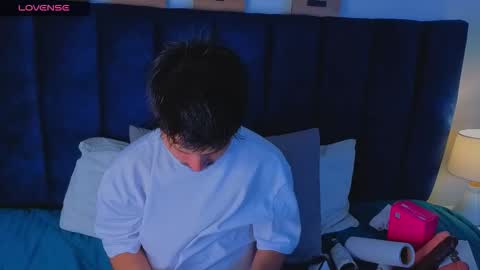 Issac online show from March 27, 2:50 am