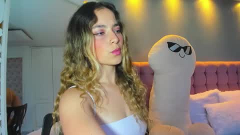 Snapshot of issadorajames chatting on February 9, 2:07 pm issadorajames online show from February 9, 2:07 pm