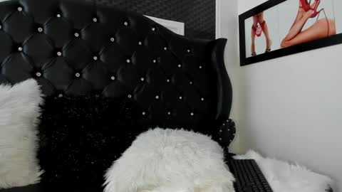 Snapshot of issadorajames chatting on January 18, 4:21 pm issadorajames online show from January 18, 4:21 pm