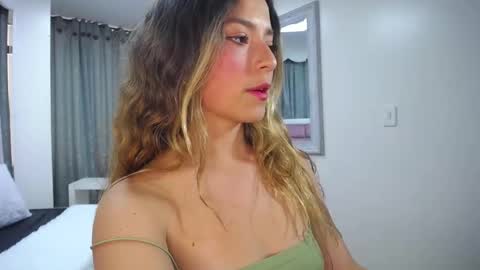 Snapshot of issadorajames chatting on January 20, 6:43 pm issadorajames online show from January 20, 6:43 pm