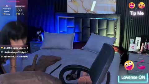 Issafoxx online show from December 16, 12:44 pm