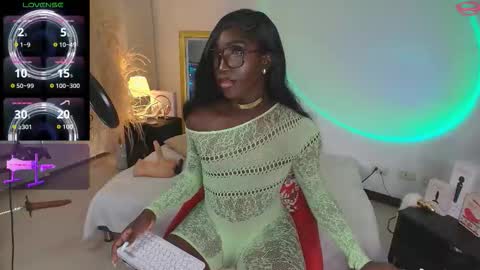 Snapshot of isseymz chatting on September 24, 6:53 am Iseey online show from September 24, 6:53 am