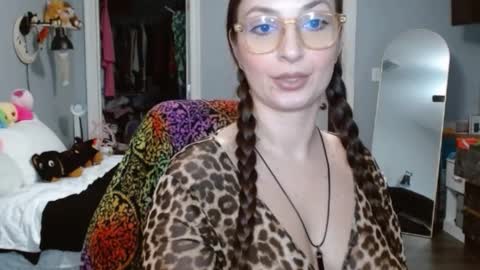 Bella Bloom online show from February 3, 1:41 am