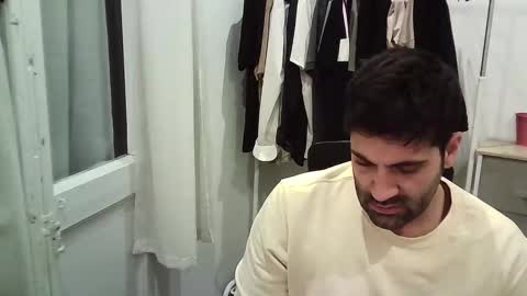 italianboybcn online show from December 19, 6:42 am