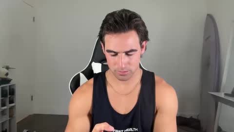 italianstallion336 online show from October 2, 3:27 am
