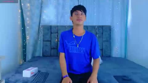 ithan_kingtwin online show from May 26, 8:04 pm