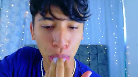 ithan_kingtwin online show from May 14, 8:18 pm