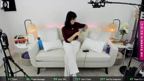 itschloelaurent online show from May 24, 3:40 pm