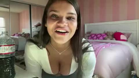 itsdaisypink online show from March 6, 11:26 pm