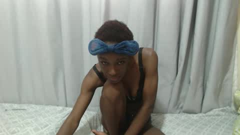 Snapshot of itslaynne chatting on October 11, 12:21 pm Laynne online show from October 11, 12:21 pm