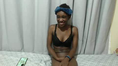 Snapshot of itslaynne chatting on October 14, 9:51 pm Laynne online show from October 14, 9:51 pm