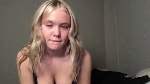 OF  madisynmaee online show from February 26, 8:50 am