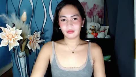 itsurgil_kloeh online show from May 19, 7:37 am