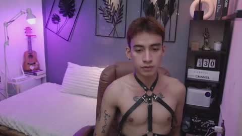itsyour_edzel online show from May 30, 8:13 am