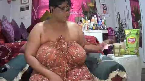 itumeleng74 online show from November 13, 6:27 am