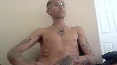 Itz Ocelo online show from April 27, 10:40 pm