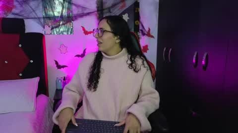 ivonemoon online show from October 8, 4:13 pm