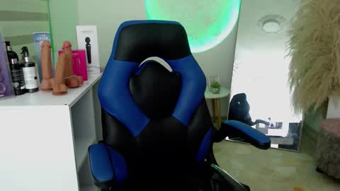 ivvoncute online show from March 4, 12:35 pm