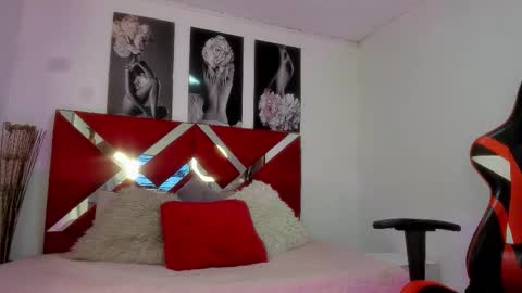 Snapshot of ivy_mya_ chatting on October 21, 8:12 pm ivy_mya_ online show from October 21, 8:12 pm