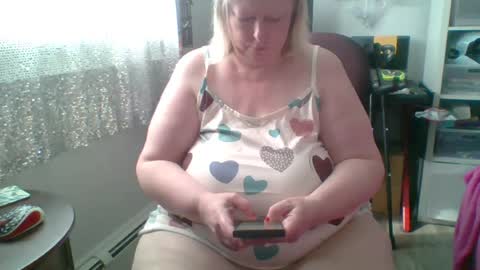 ivyjane3522 online show from July 2, 12:43 pm