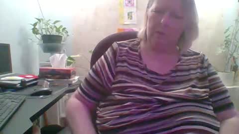 ivyjane3522 online show from April 9, 1:20 am