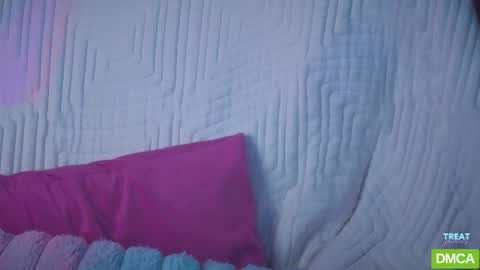 Ivy Swings online show from April 10, 9:36 am