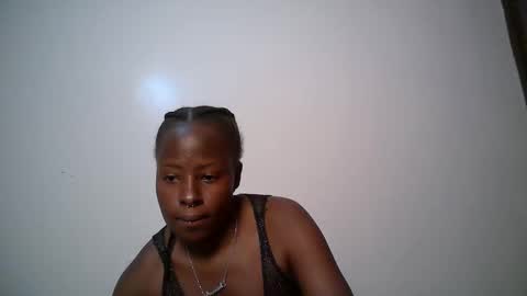 iynika online show from May 6, 10:49 pm