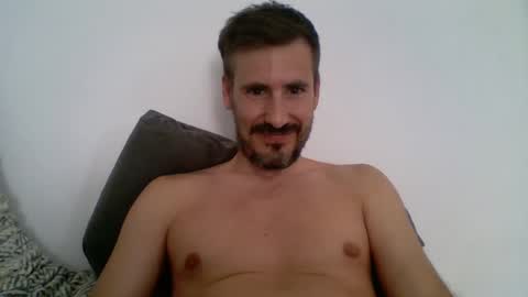 Snapshot of iyoperro chatting on October 12, 11:47 am Casandro online show from October 12, 11:47 am