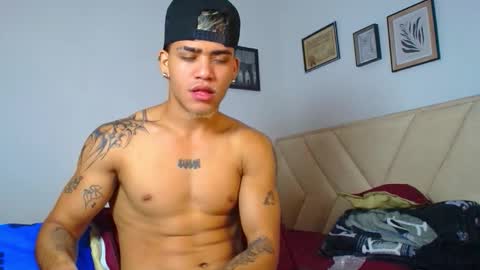 izaack online show from February 10, 6:16 am