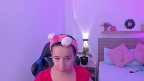 Snapshot of izaro_22 chatting on October 6, 12:45 pm Iza online show from October 6, 12:45 pm