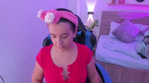 Snapshot of izaro_22 chatting on September 24, 2:40 am Iza online show from September 24, 2:40 am